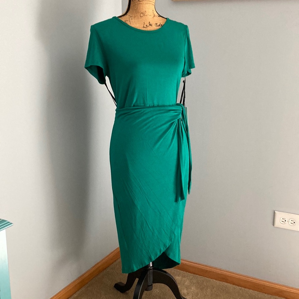 Calvin Klein NWT Short Sleeve Sheath with Wrap Skirt Women Size 8